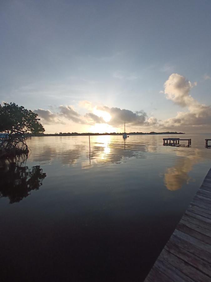 The Sea Glass Inn Placencia Exterior foto